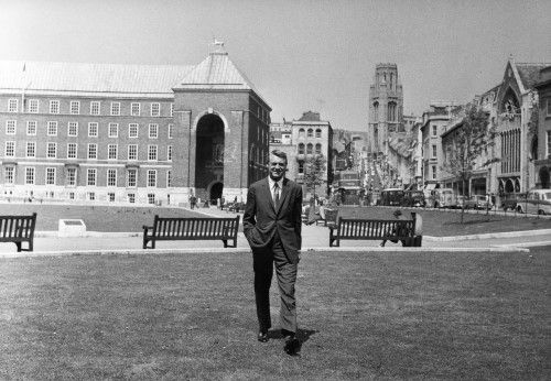 Cary Grant on College Green Bristol © Bristol Post